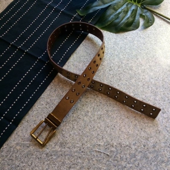{Calvin Klein Jeans} Leather Gold Grommet Belt M - Picture 1 of 5